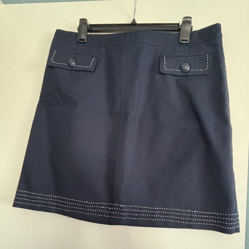 Brooks Brothers size 12 white stitching on navy blue classicskirt.